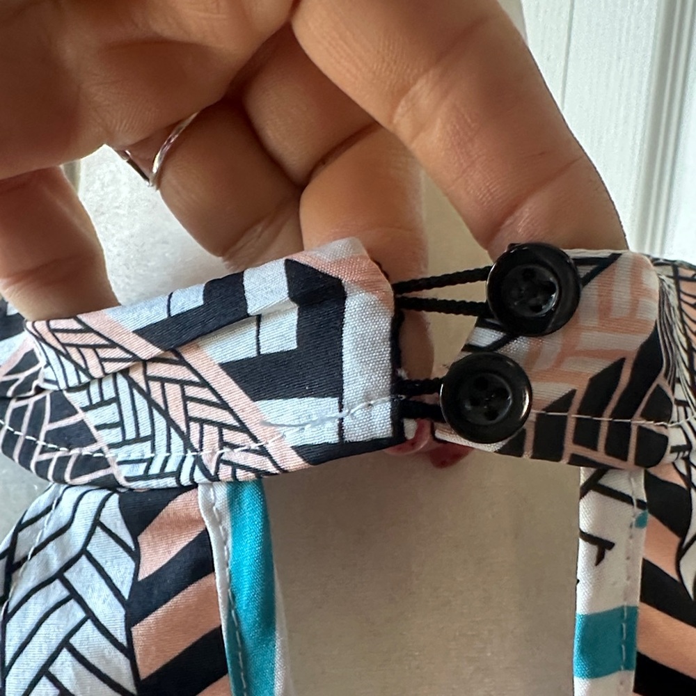 Geometric Cold Shoulder Top - Picture 5 of 9